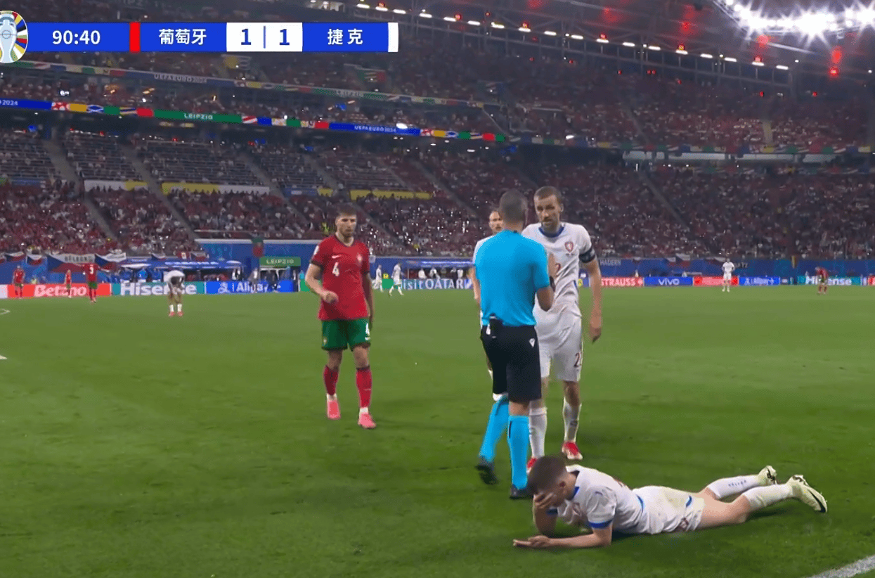 Yabo Sports-拜仁遭遇争议判罚，裁判组回应：执法公正，你们他的作者只有.-Yabo Sports