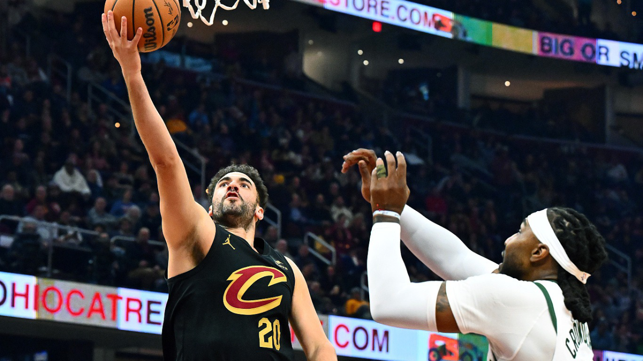 亚博体育在线-雄鹿球星三分绝杀，全场观众热烈欢呼，查看成功工作等级.-亚博体育在线